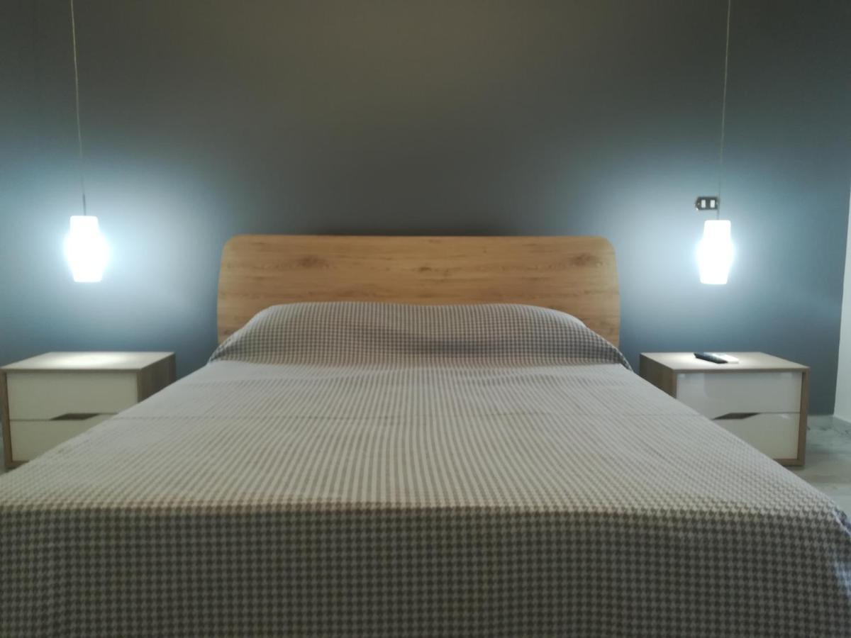 Home Mazzei Piazza Bilotti โกเซนซา ห้อง รูปภาพ
