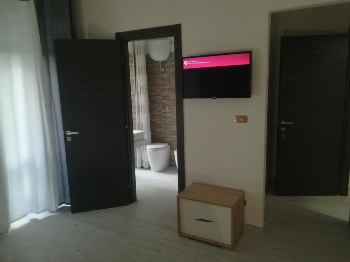 Home Mazzei Piazza Bilotti โกเซนซา ห้อง รูปภาพ