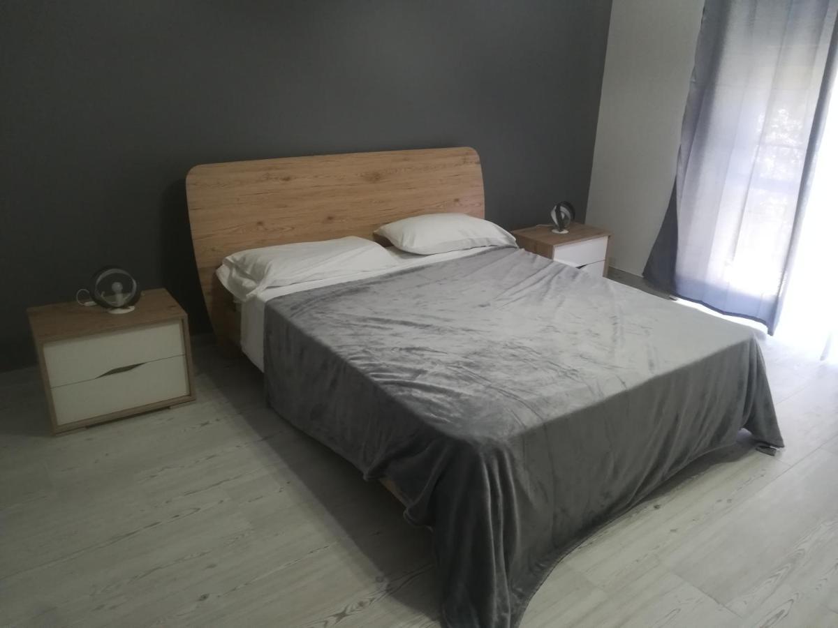 Home Mazzei Piazza Bilotti โกเซนซา ห้อง รูปภาพ