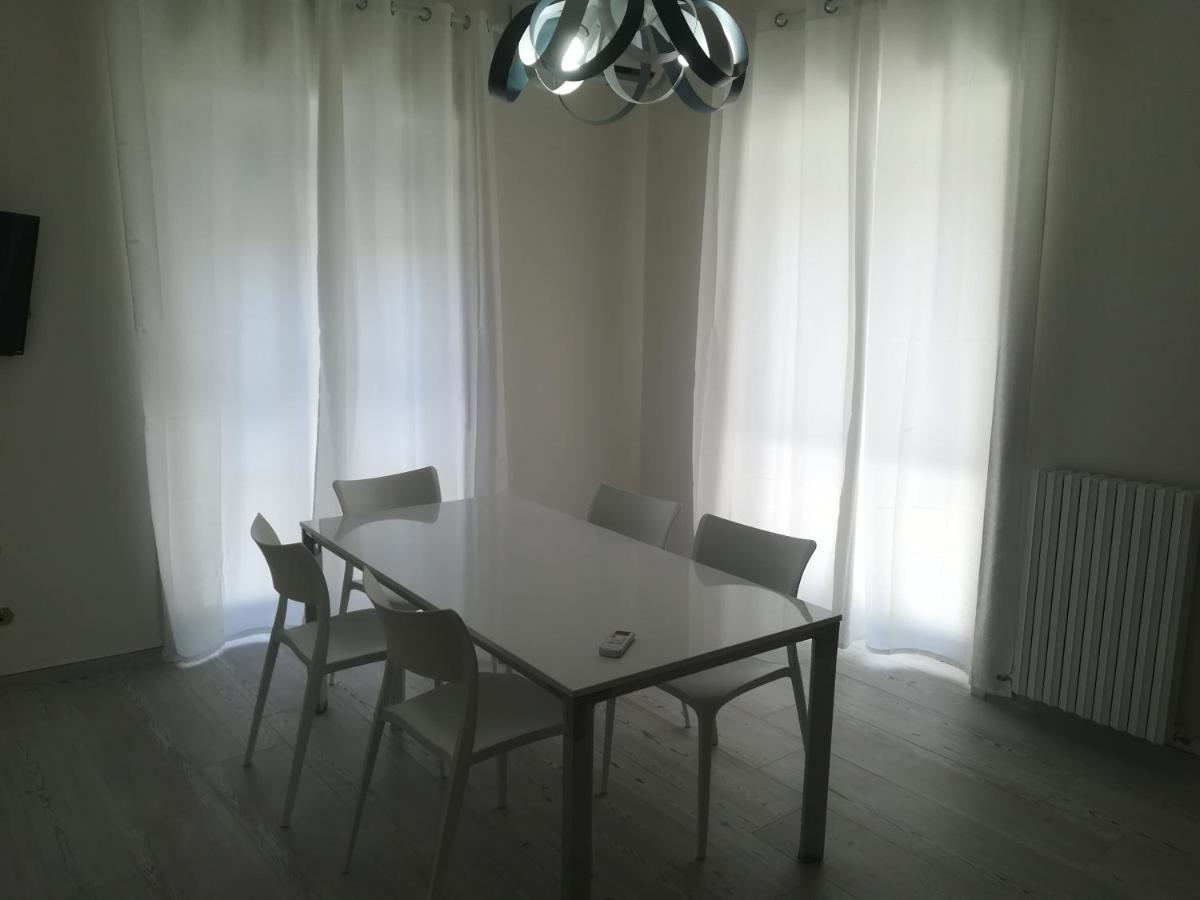 Home Mazzei Piazza Bilotti โกเซนซา ห้อง รูปภาพ